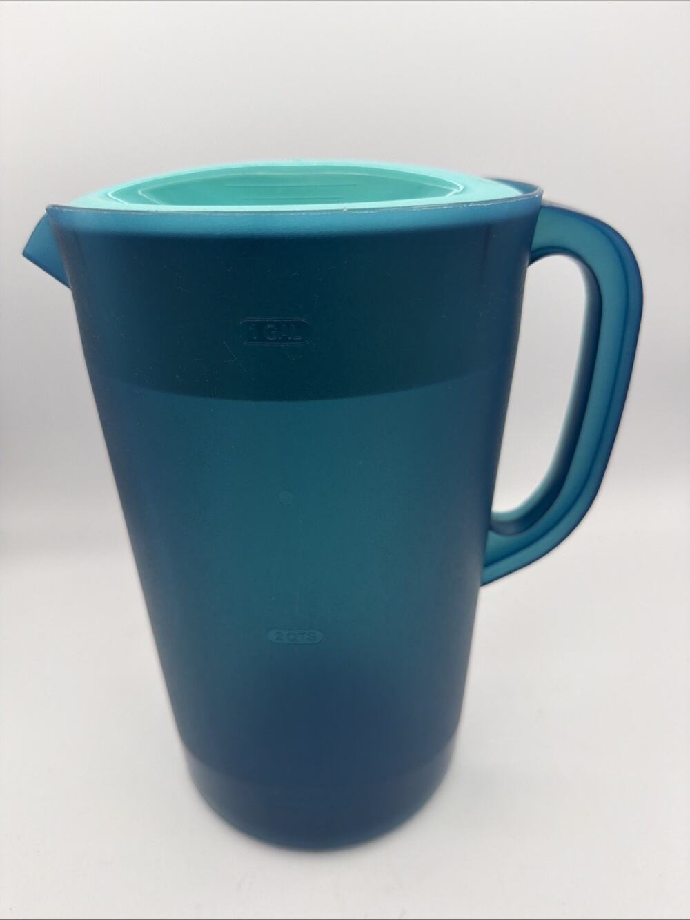 Vintage RUBBERMAID Pitcher 1 Gallon 3.8 L Turquoise Blue Lid Made USA Container